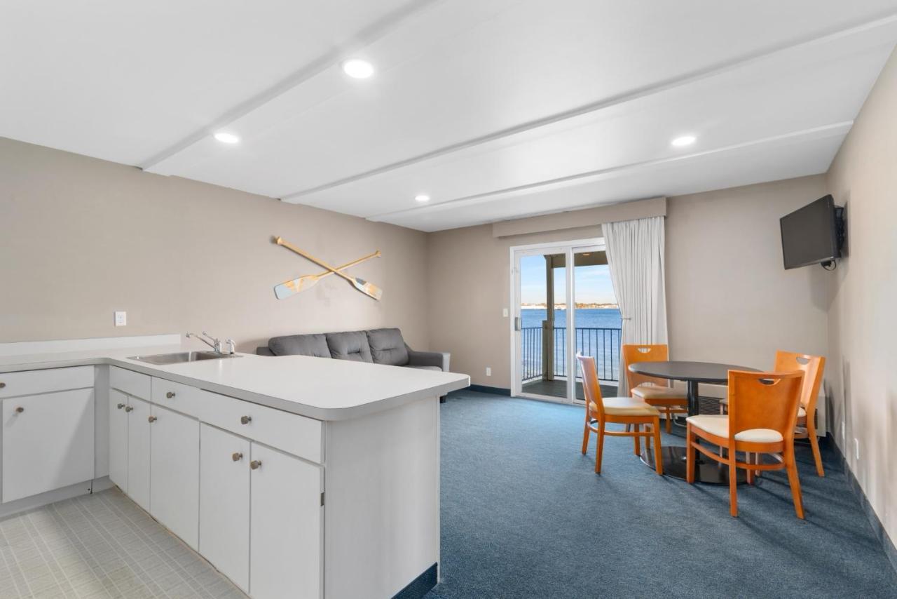 Clearwater Lakeshore Motel Mackinaw City Ngoại thất bức ảnh