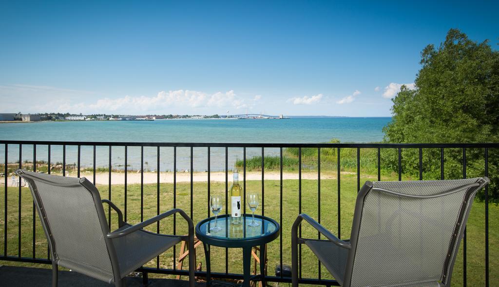Clearwater Lakeshore Motel Mackinaw City Phòng bức ảnh