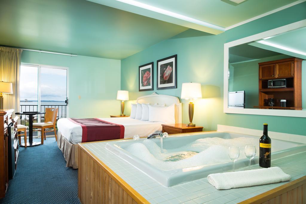 Clearwater Lakeshore Motel Mackinaw City Ngoại thất bức ảnh