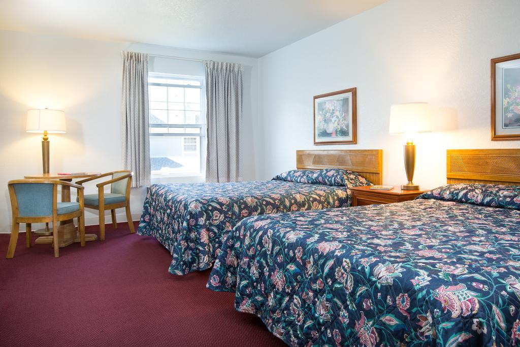 Clearwater Lakeshore Motel Mackinaw City Phòng bức ảnh