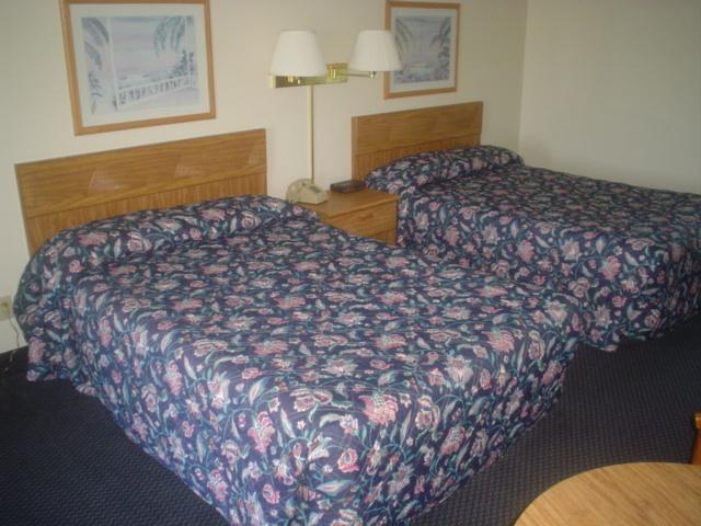 Clearwater Lakeshore Motel Mackinaw City Phòng bức ảnh