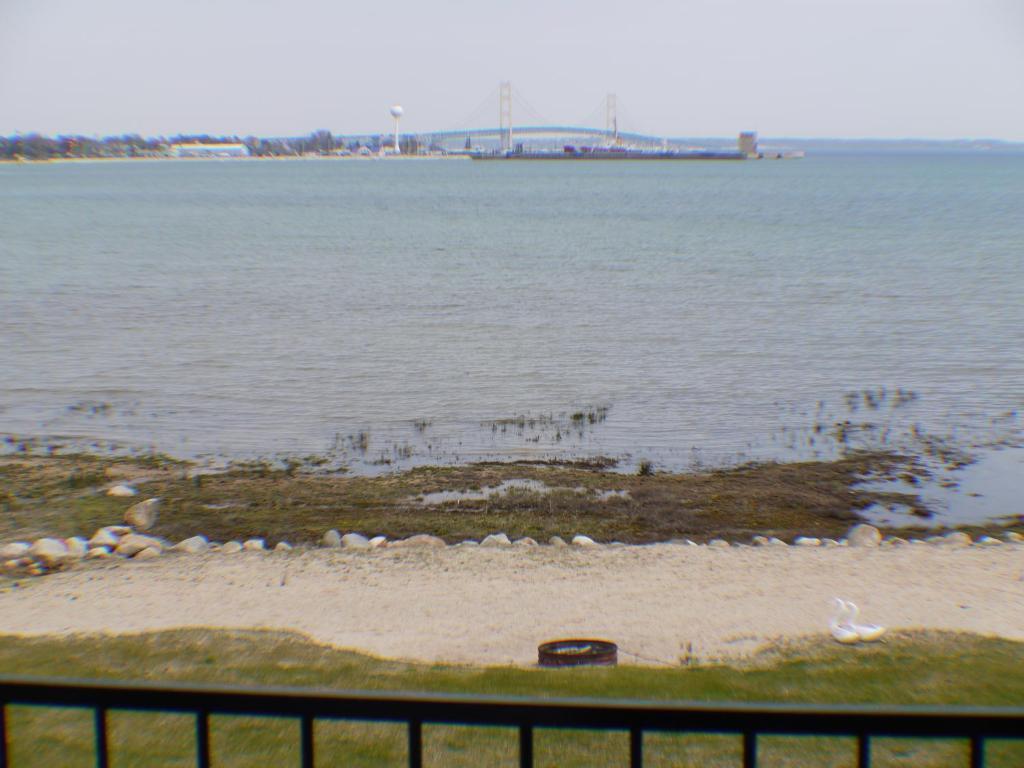 Clearwater Lakeshore Motel Mackinaw City Phòng bức ảnh